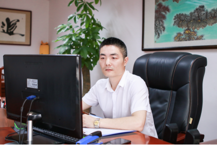 “老板，好樣的，我們永遠向您看齊！” ——讀益陽日報《諶暢明 把公司做強，把公益做好》有感